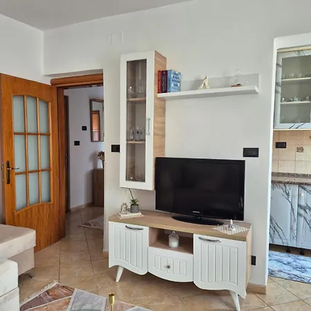 Familjar Ne * Vlorë